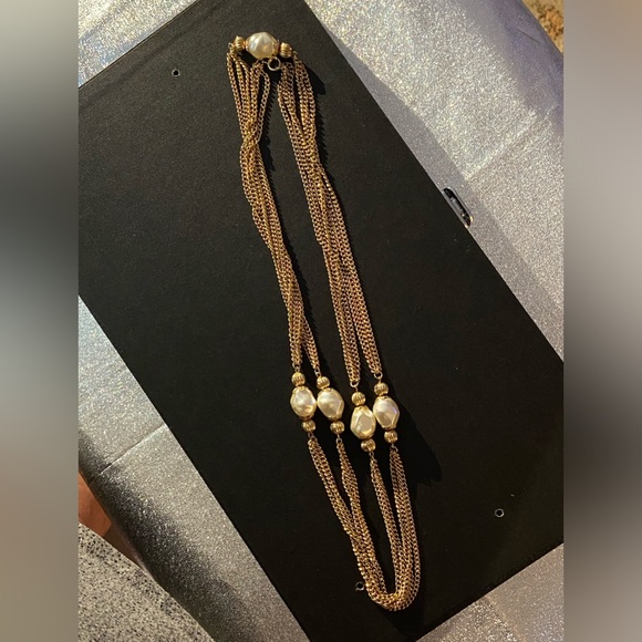 Vtg Goldtone 26” (approximate) Chain/Abstract Faux Pearl - Picture 3 of 7